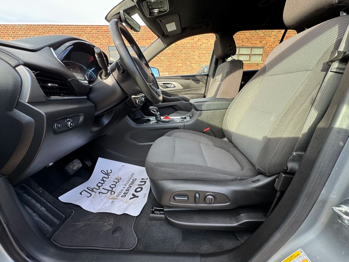 2023 Chevrolet Traverse - Image 12