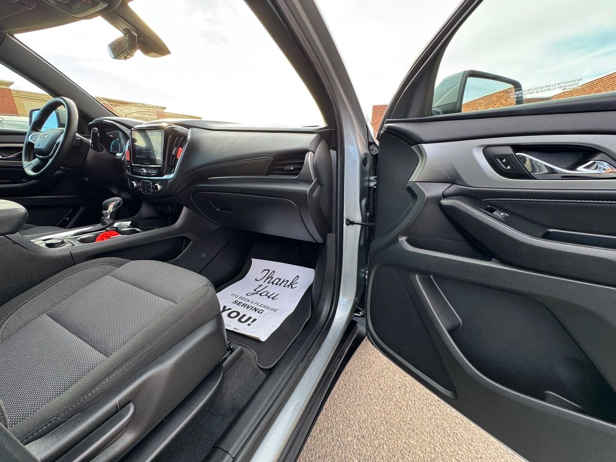 2023 Chevrolet Traverse - Image 26