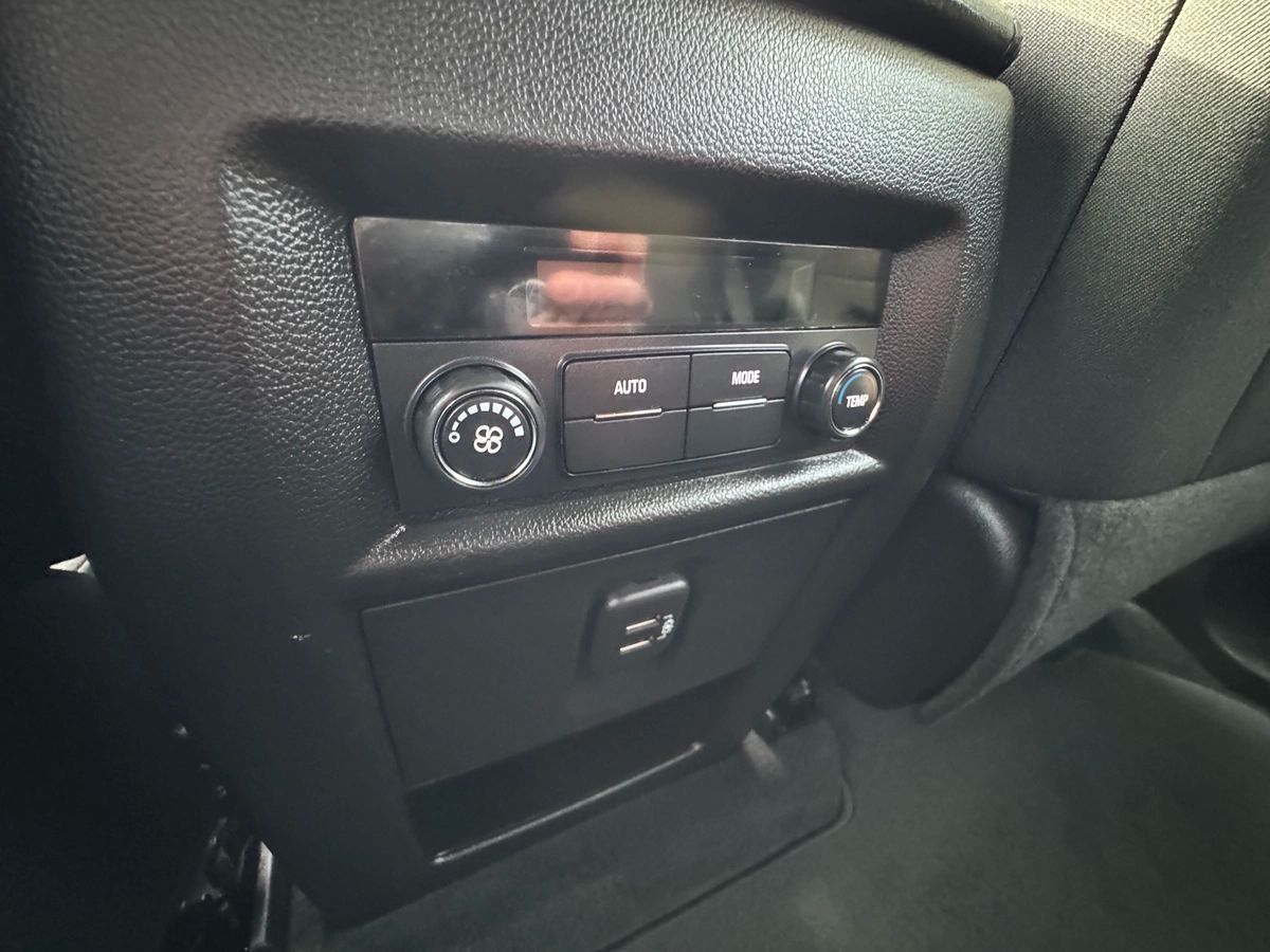 2023 Chevrolet Traverse - Image 19