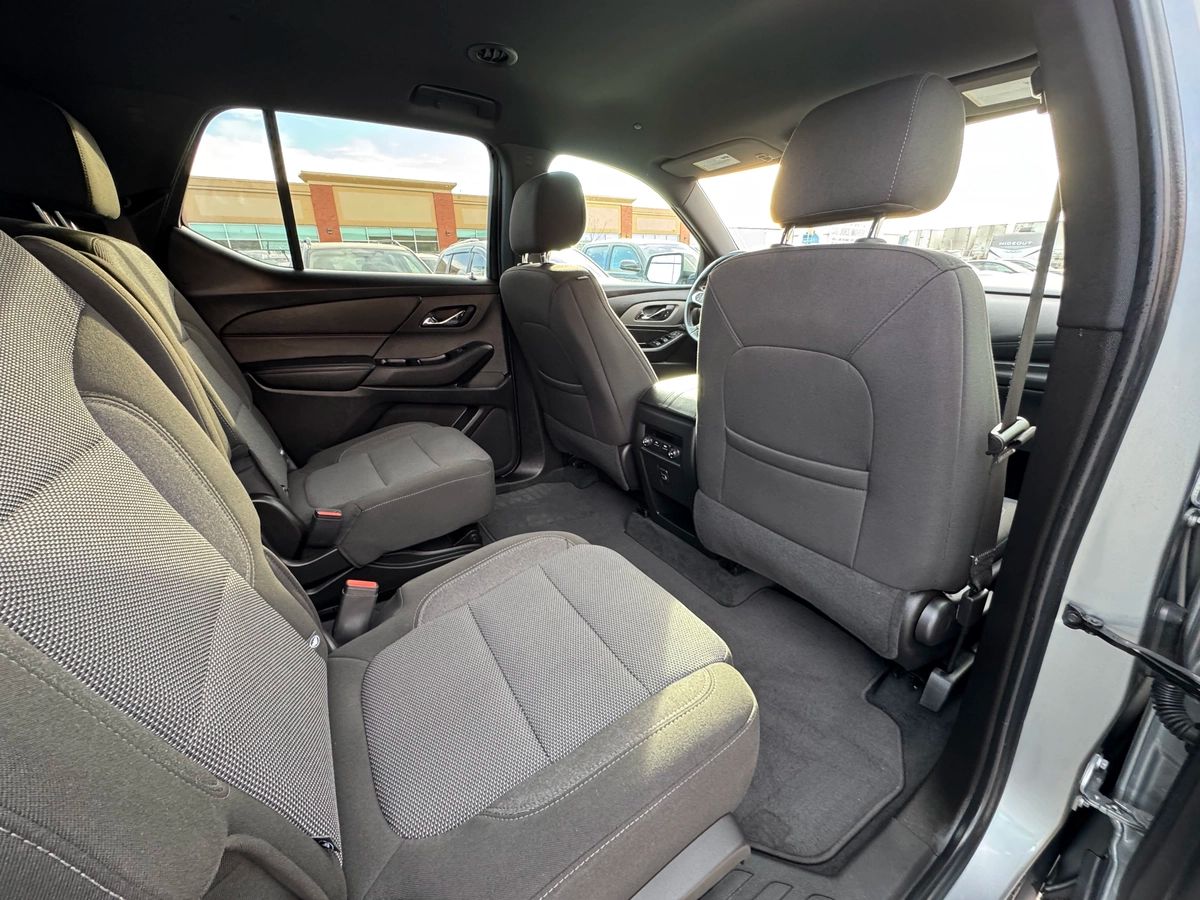 2023 Chevrolet Traverse - Image 24