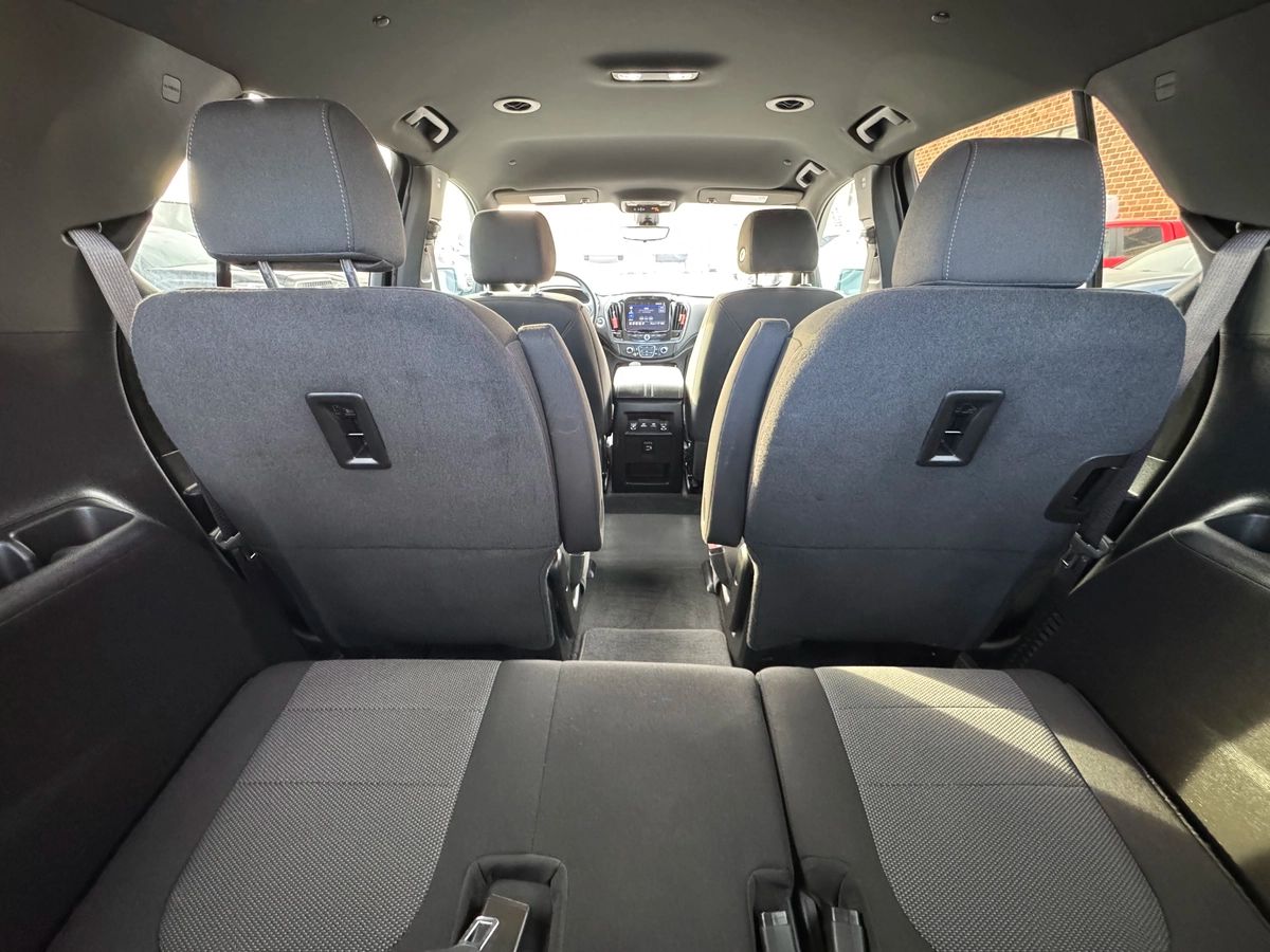 2023 Chevrolet Traverse - Image 21