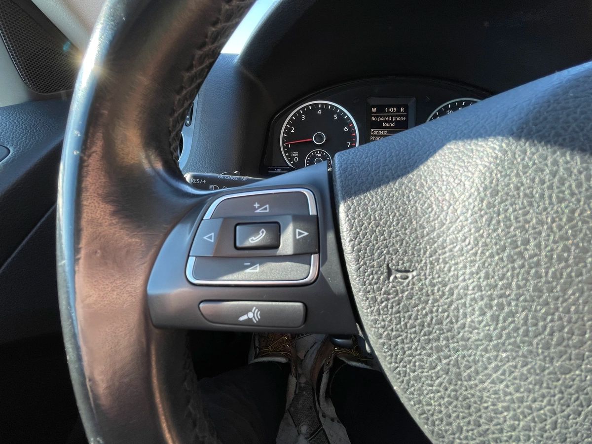 2012 Volkswagen Tiguan - Image 30