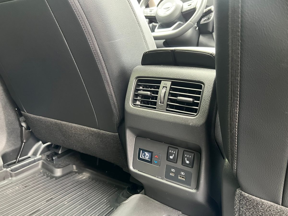 2023 Nissan Rogue - Image 12