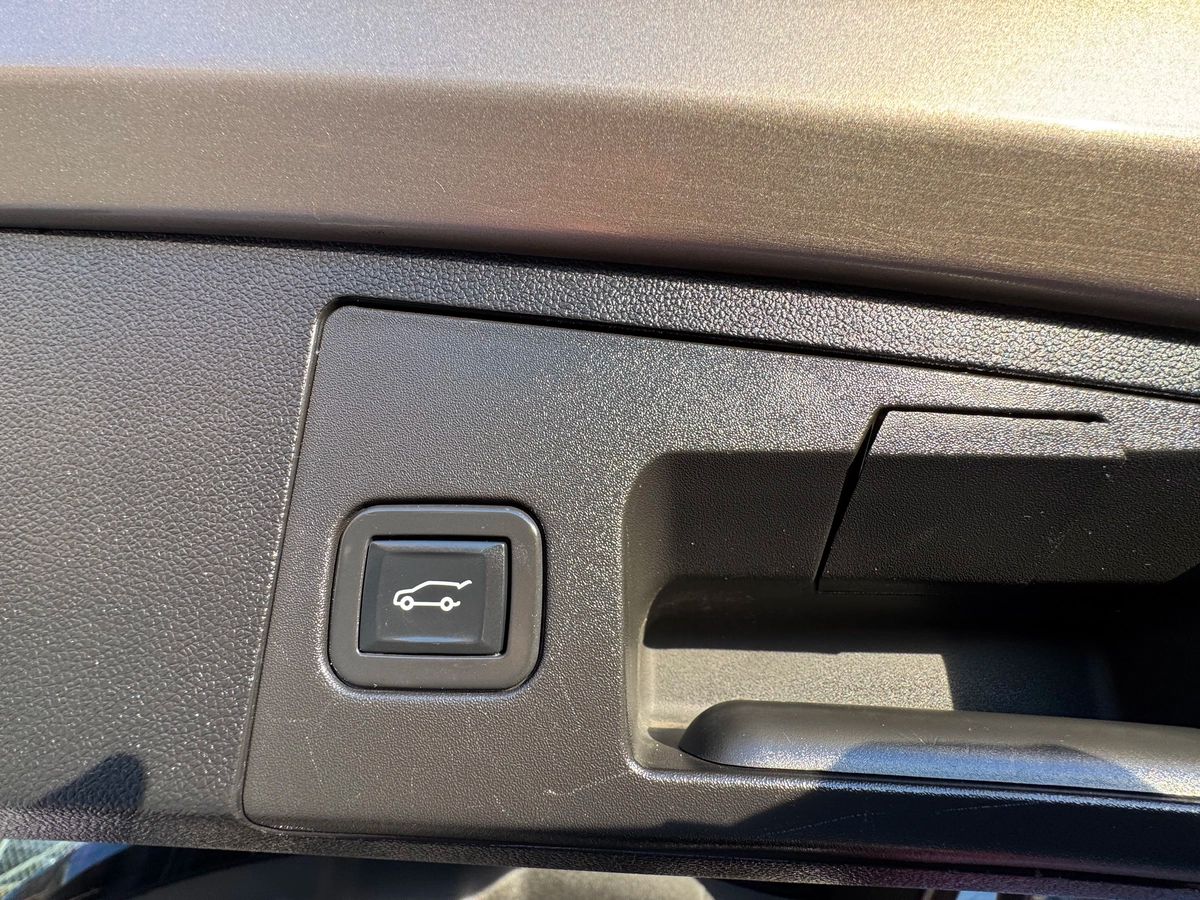 2023 Cadillac XT4 - Image 19