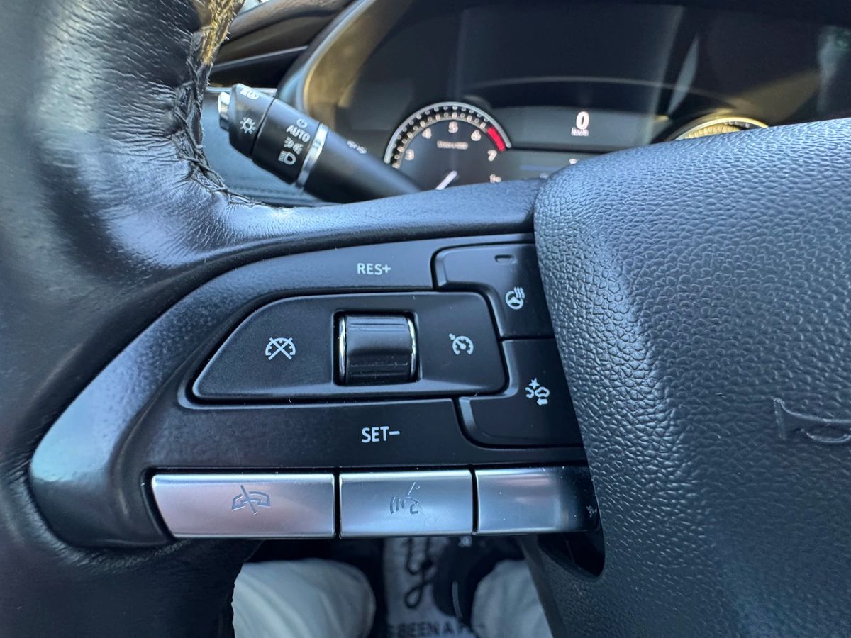 2023 Cadillac XT4 - Image 34