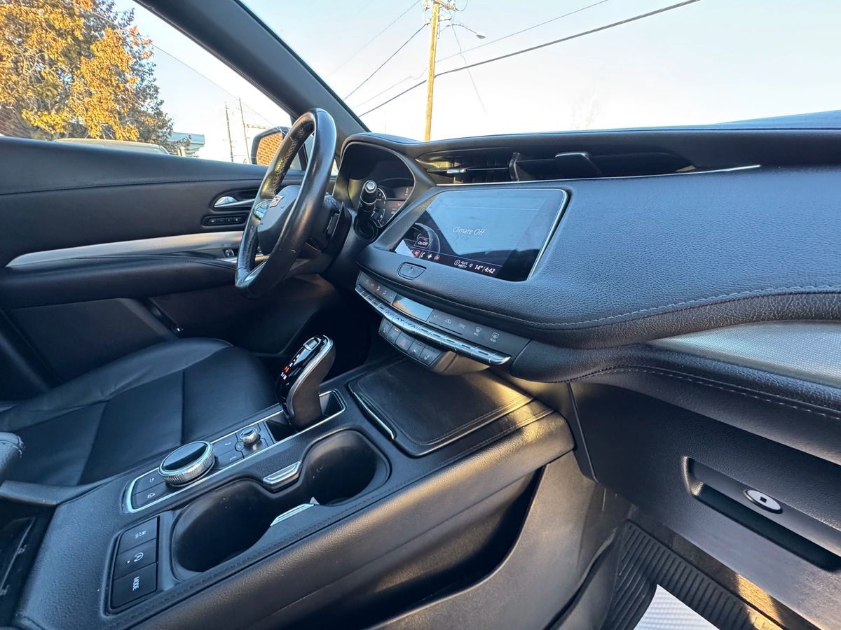 2023 Cadillac XT4 - Image 28