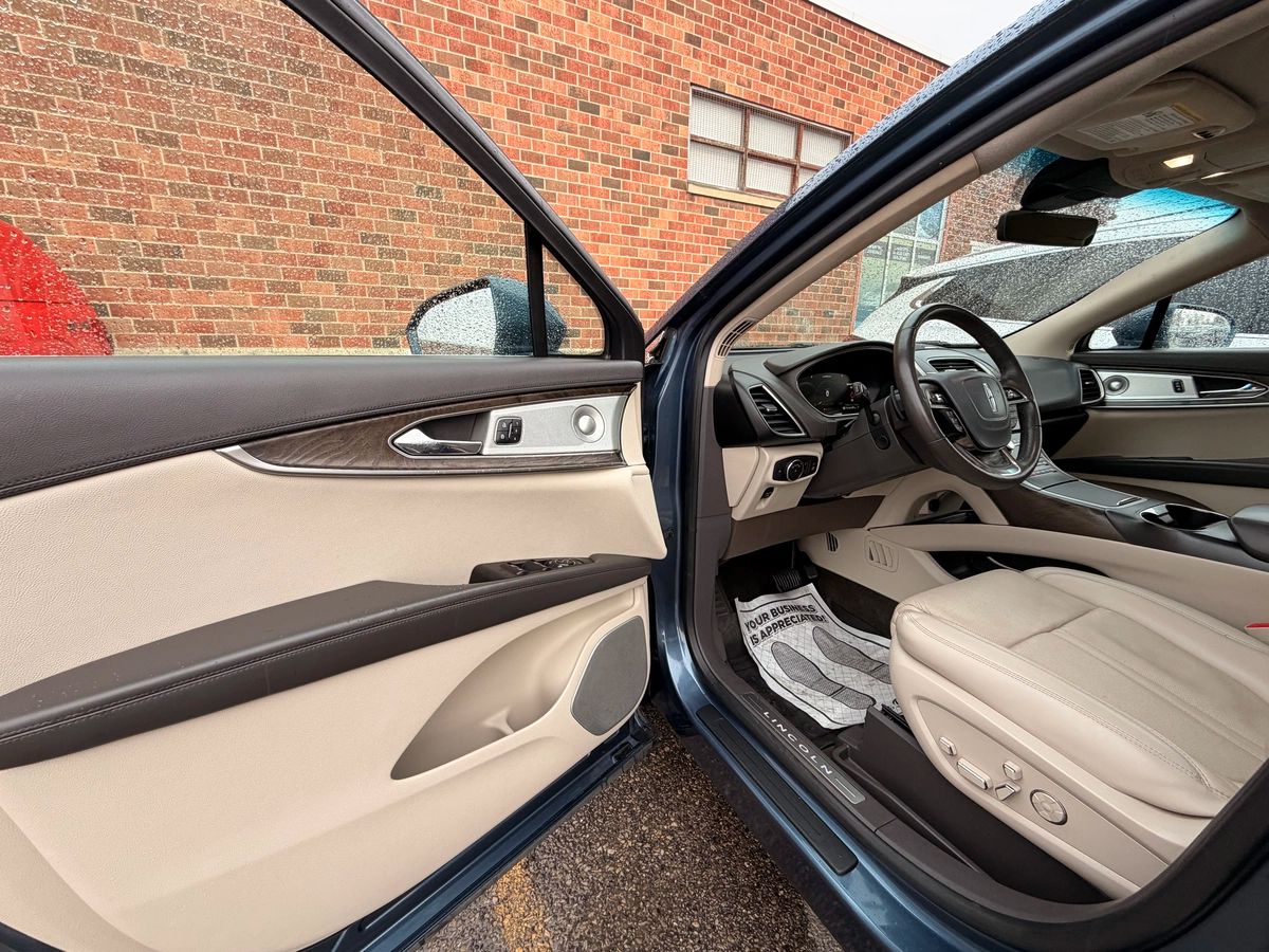 2019 Lincoln Nautilus - Image 13