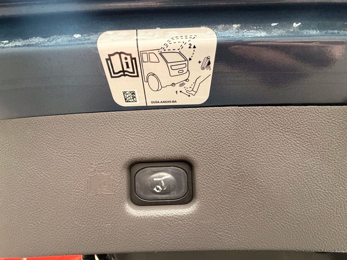 2019 Lincoln Nautilus - Image 20