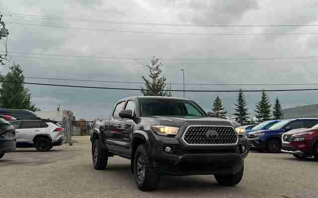 2018 Toyota Tacoma SR5 - Request more images