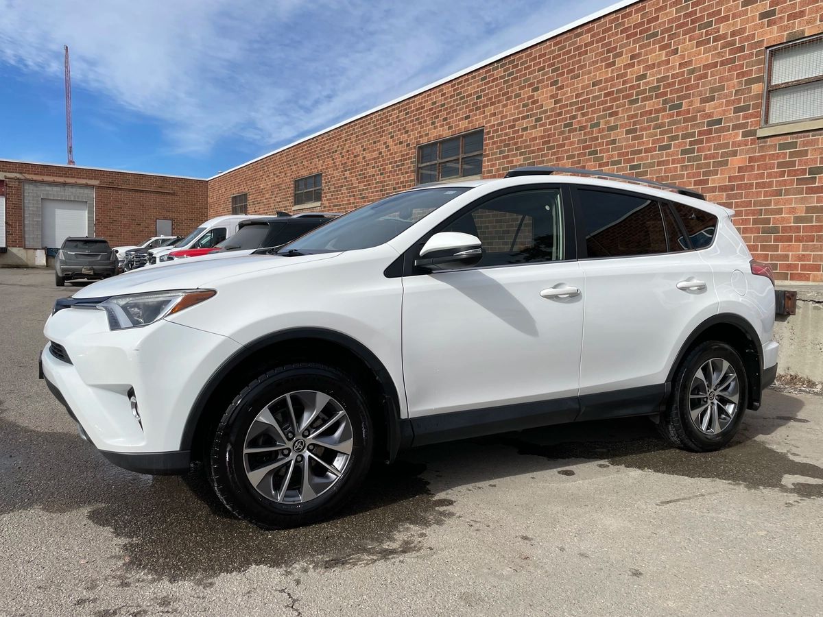 2017 Toyota RAV4 Hybrid - Image 8