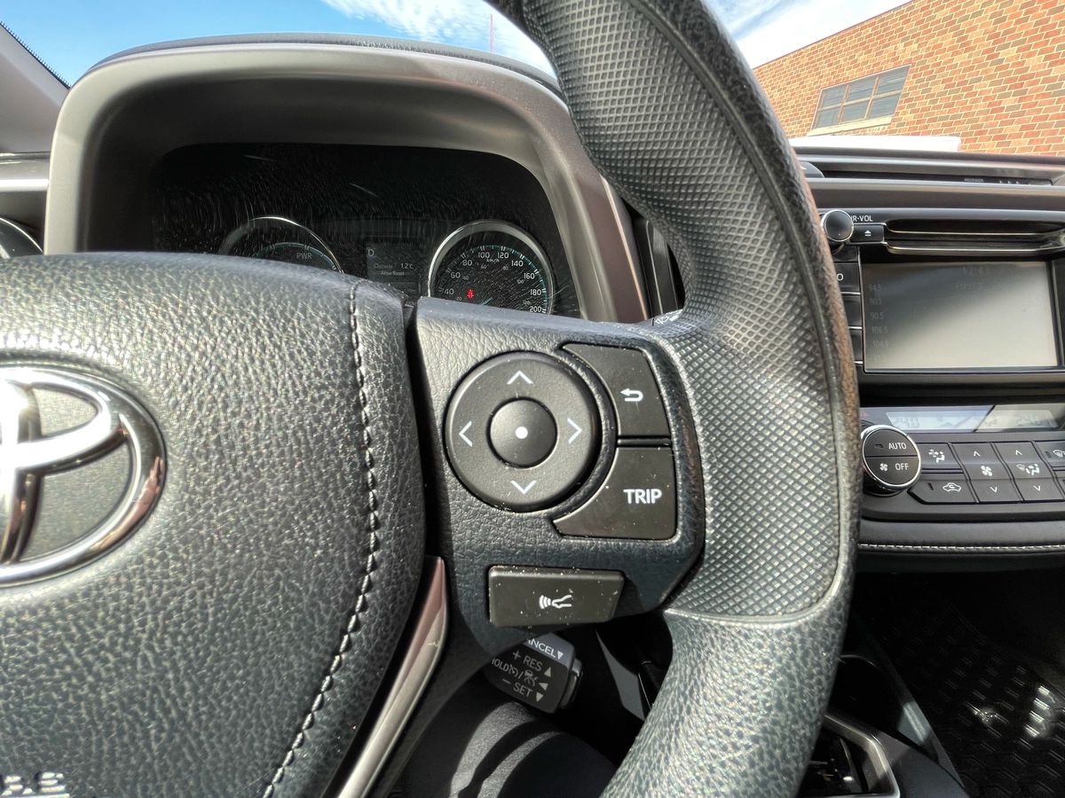 2017 Toyota RAV4 Hybrid - Image 26
