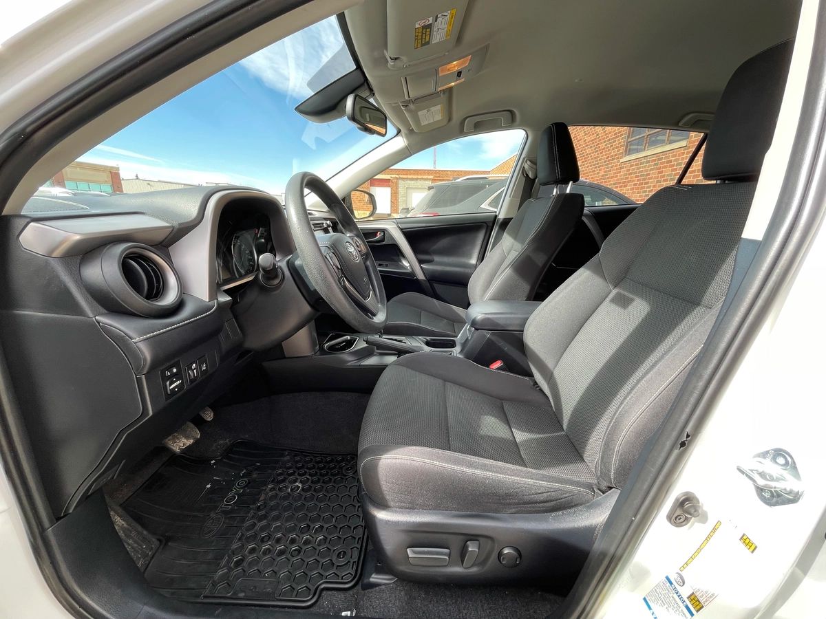 2017 Toyota RAV4 Hybrid - Image 14