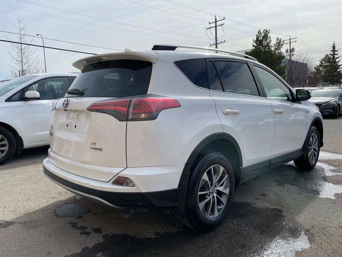 2017 Toyota RAV4 Hybrid - Image 5