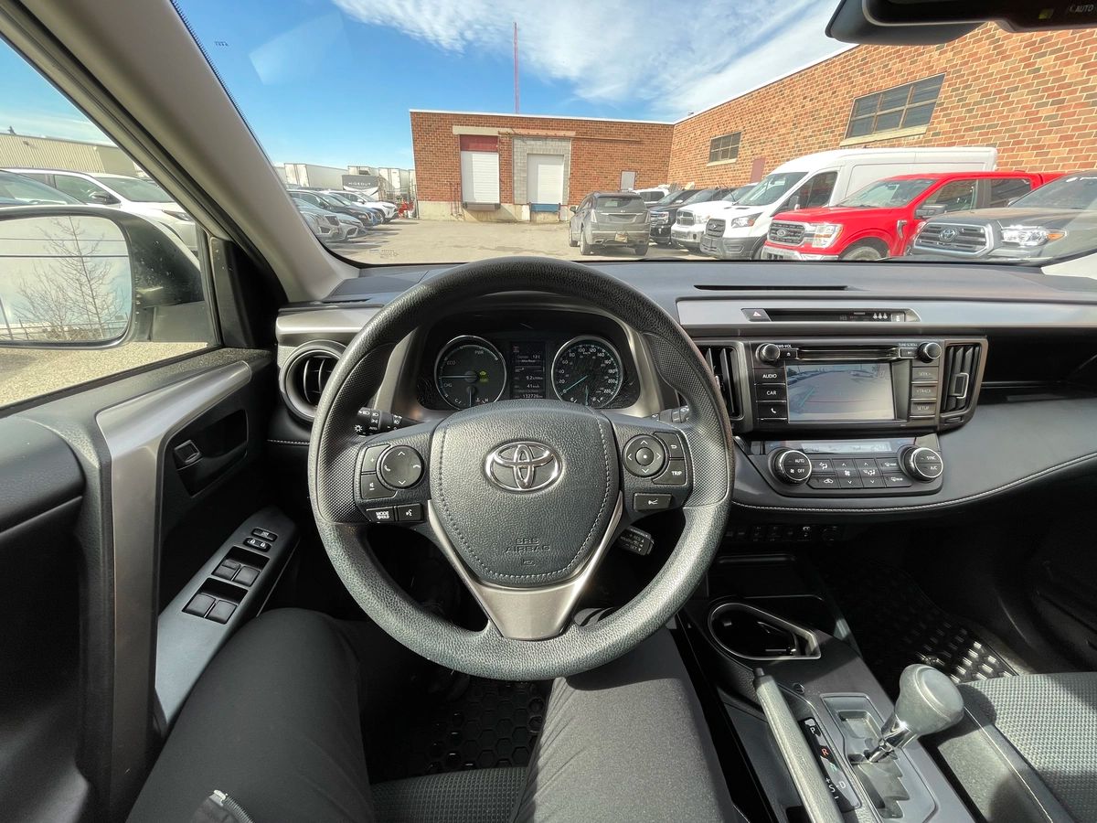 2017 Toyota RAV4 Hybrid - Image 10