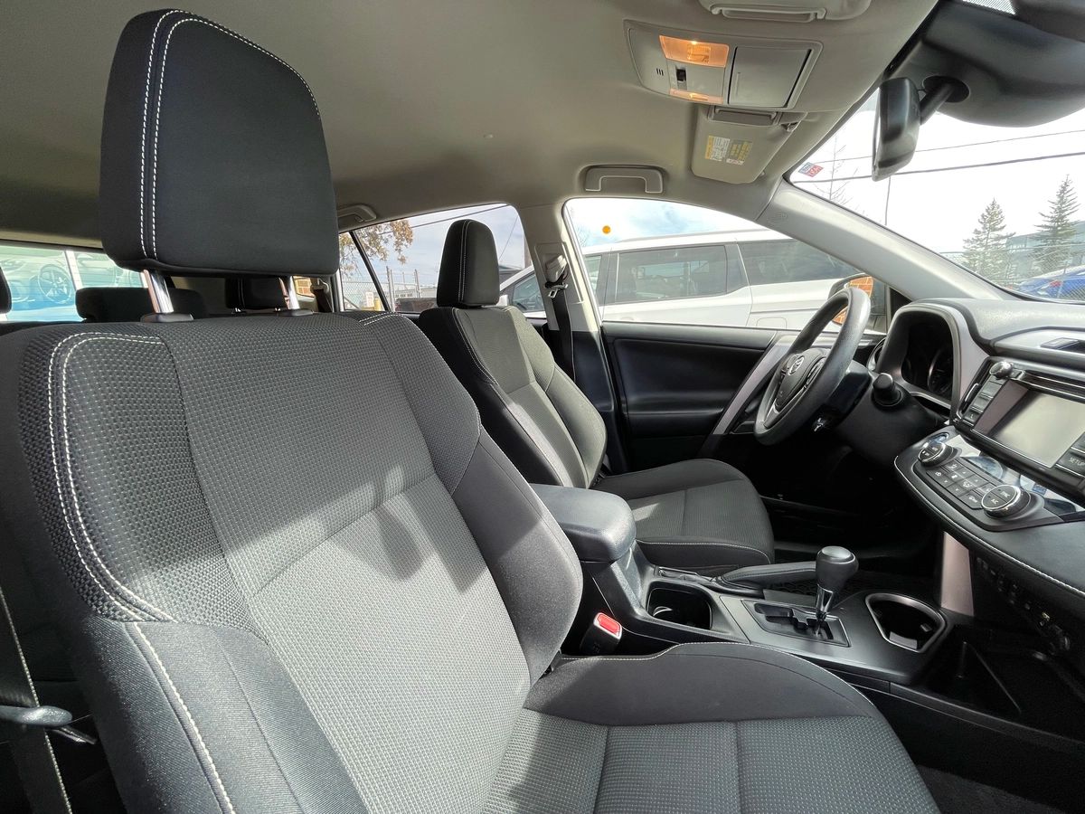 2017 Toyota RAV4 Hybrid - Image 24