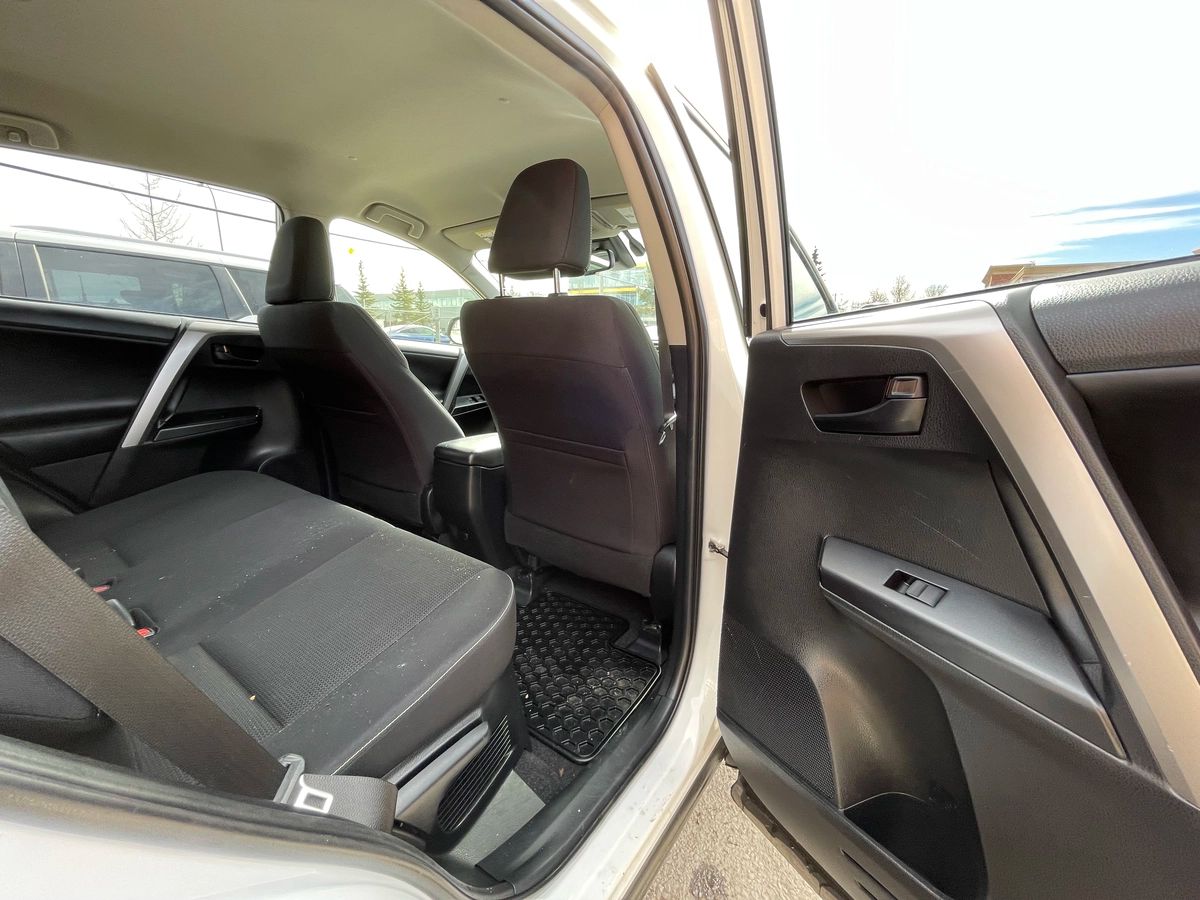 2017 Toyota RAV4 Hybrid - Image 20
