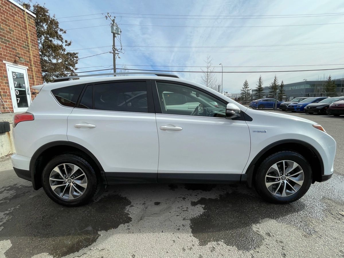 2017 Toyota RAV4 Hybrid - Image 4