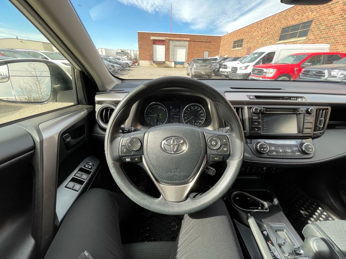 2017 Toyota RAV4 Hybrid - Image 25