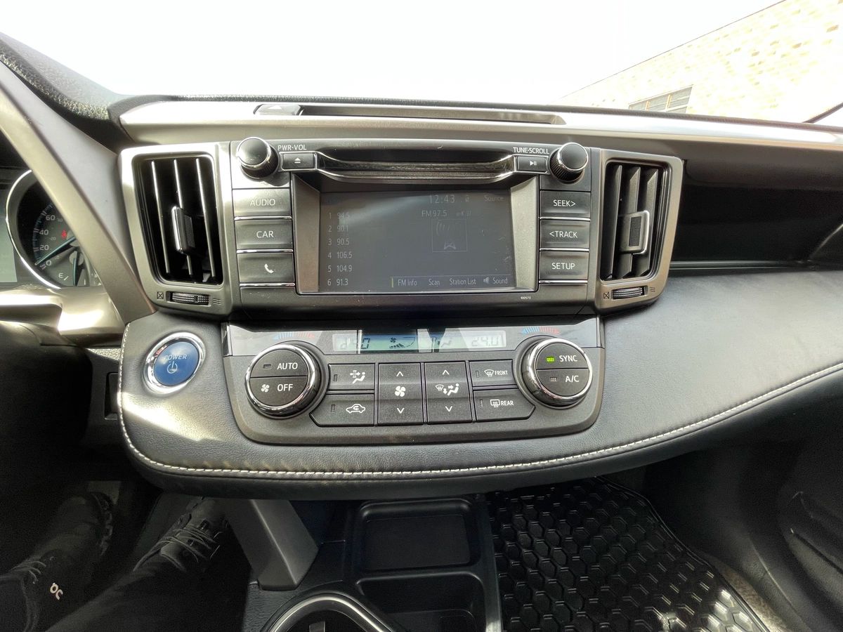 2017 Toyota RAV4 Hybrid - Image 29