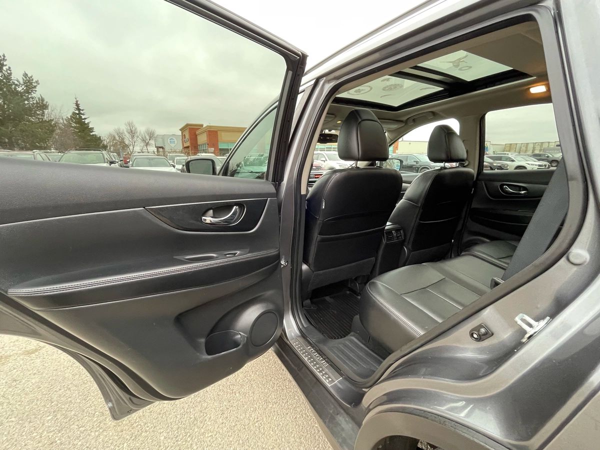 2016 Nissan Rogue - Image 17