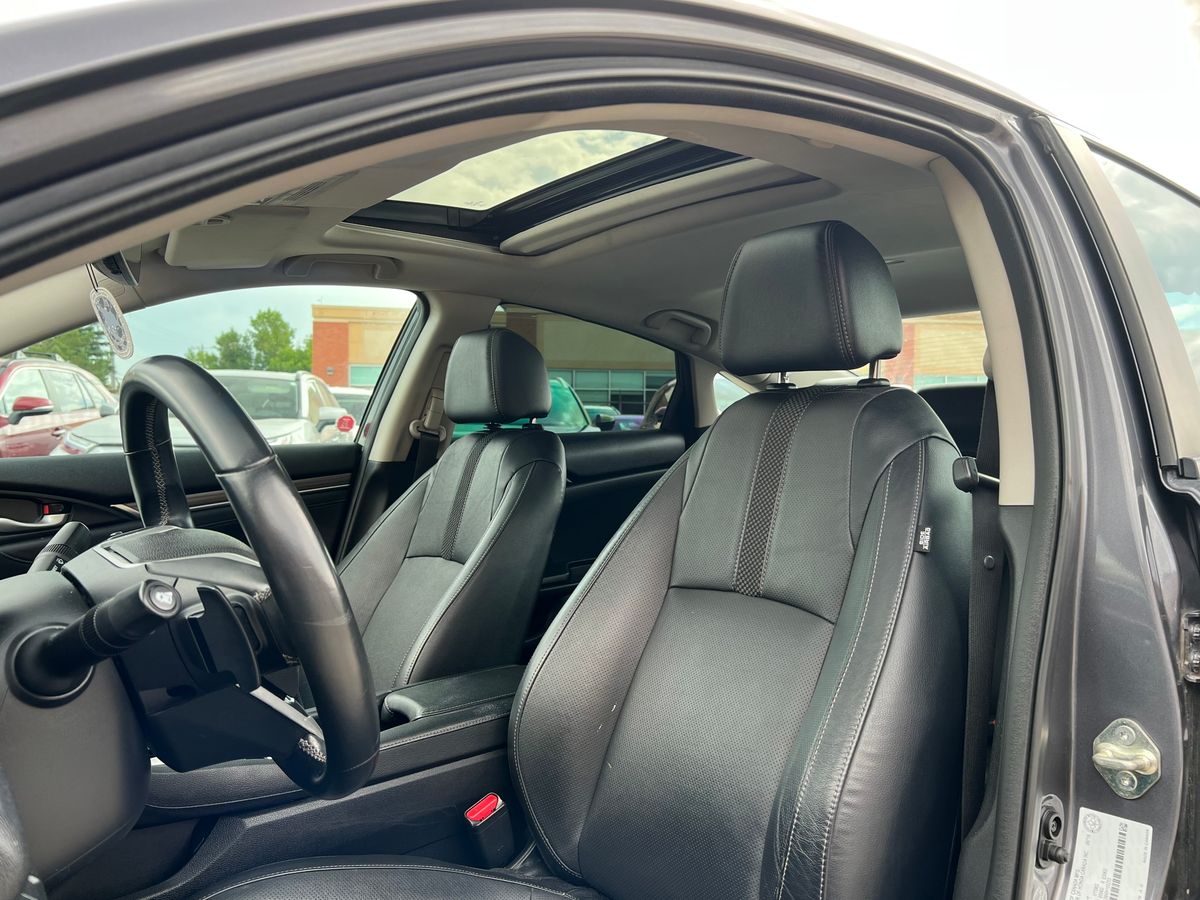 2019 Honda Civic Sedan Touring - Image 16