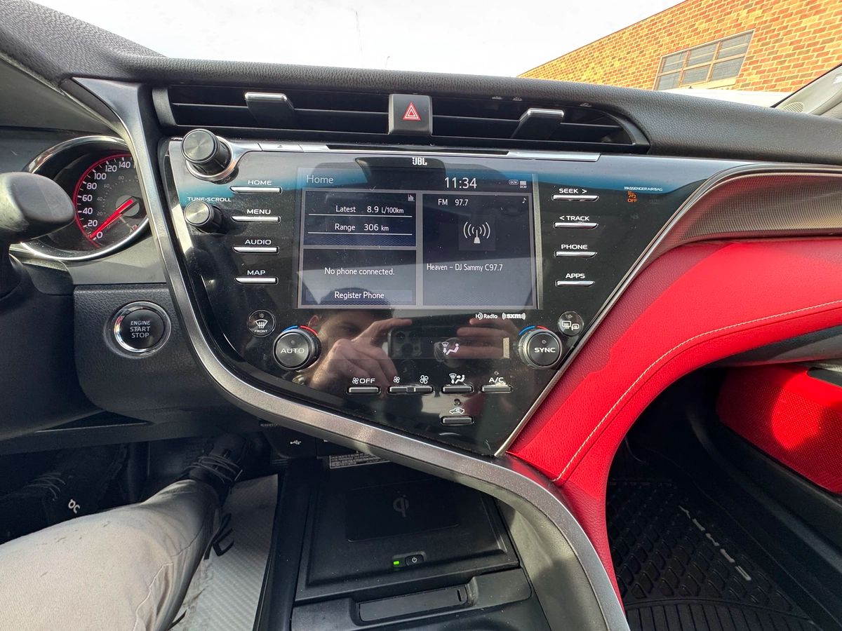 2020 Toyota Camry - Image 24