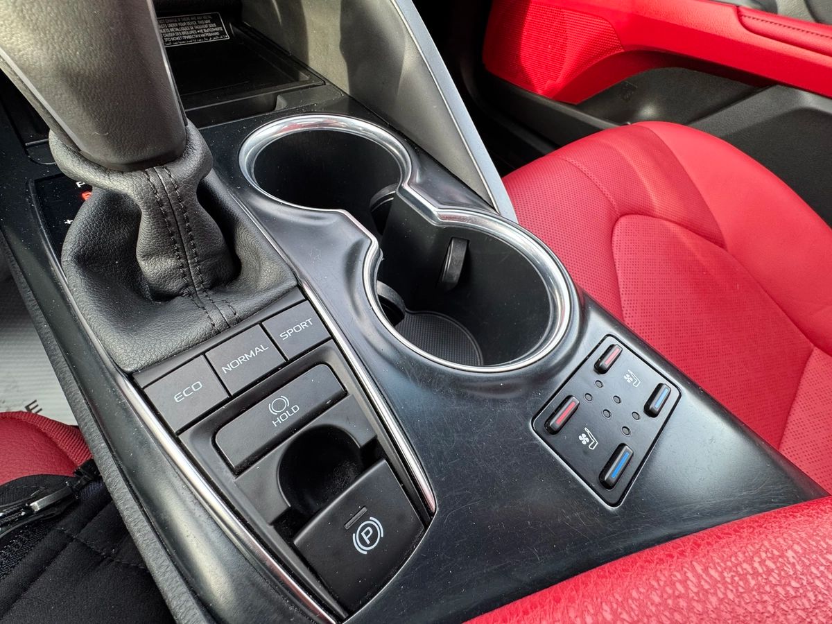 2020 Toyota Camry - Image 26