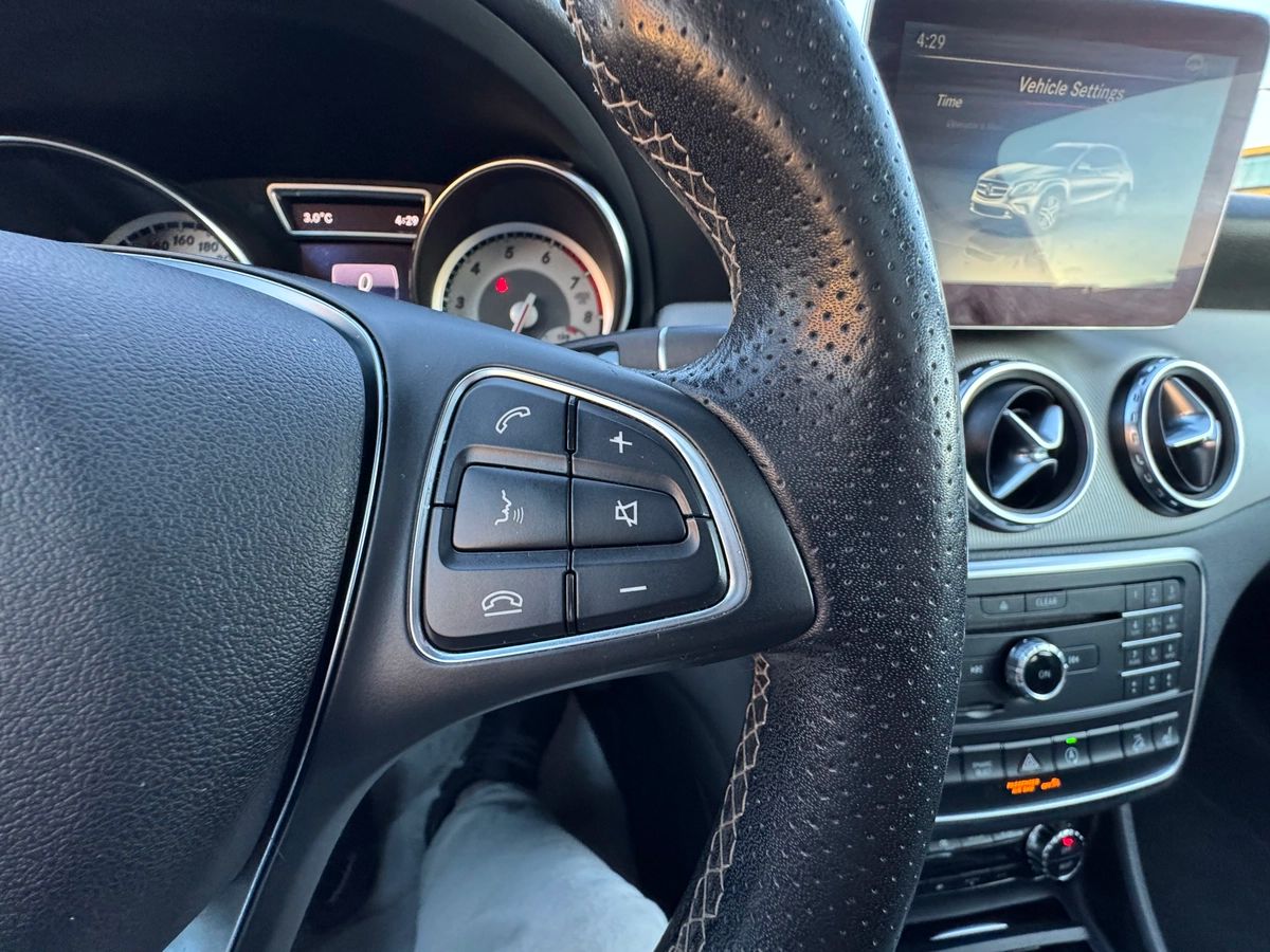 2017 Mercedes-Benz GLA - Image 25