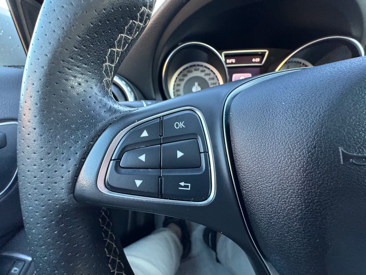 2017 Mercedes-Benz GLA - Image 26