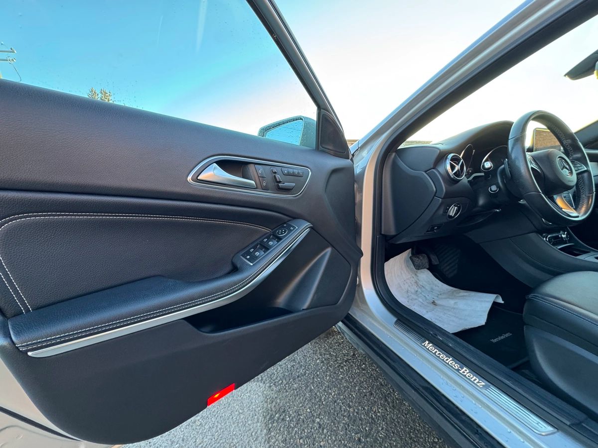 2017 Mercedes-Benz GLA - Image 15