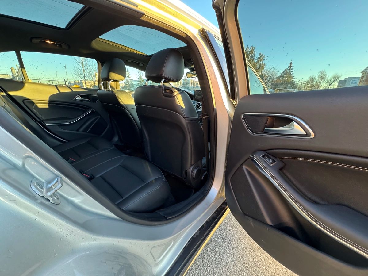 2017 Mercedes-Benz GLA - Image 20