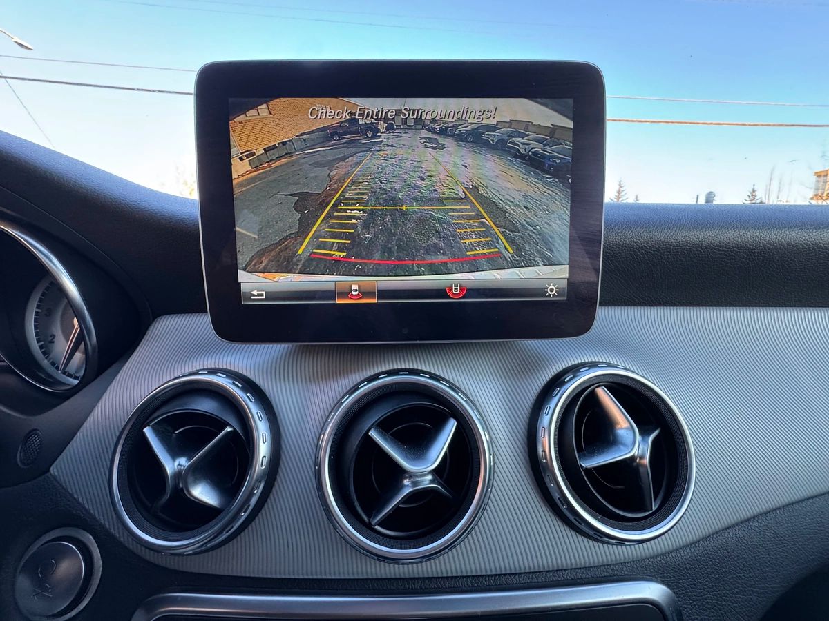 2017 Mercedes-Benz GLA - Image 11