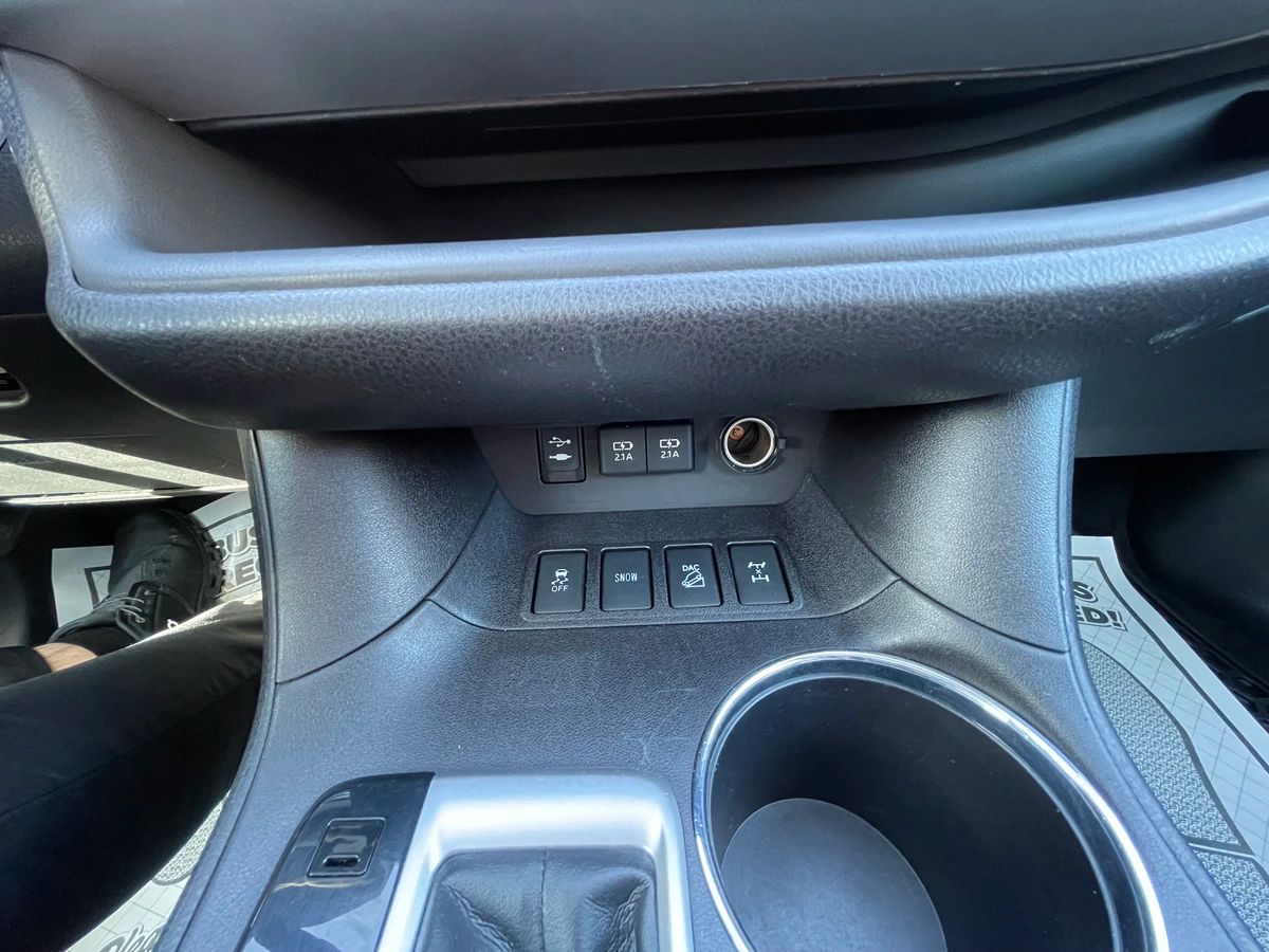 2019 Toyota Highlander - Image 31