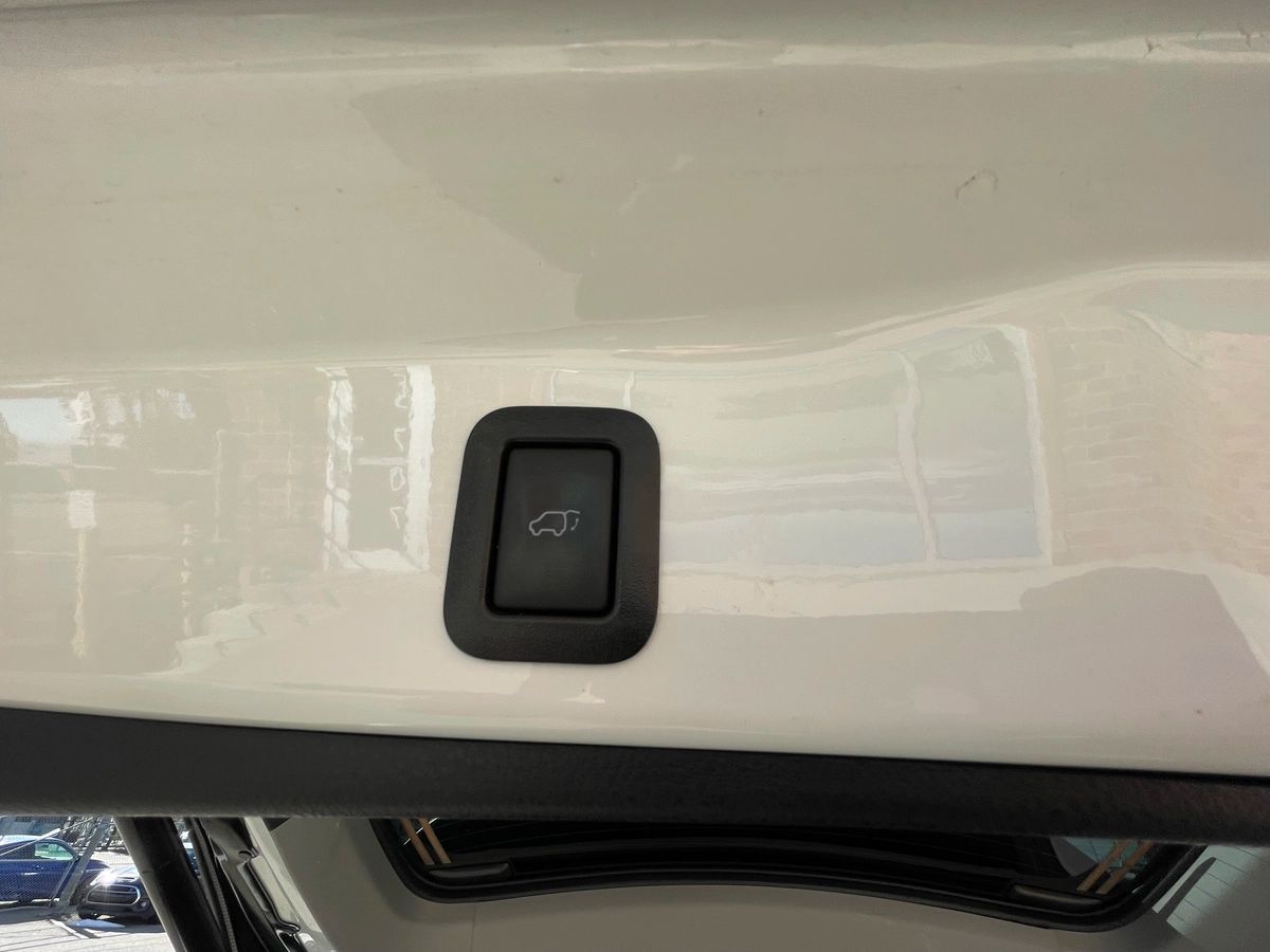 2019 Toyota Highlander - Image 20