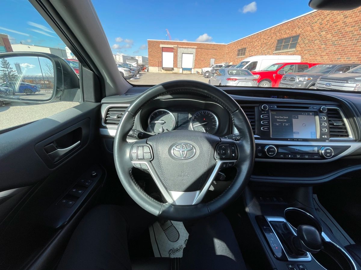 2019 Toyota Highlander - Image 32