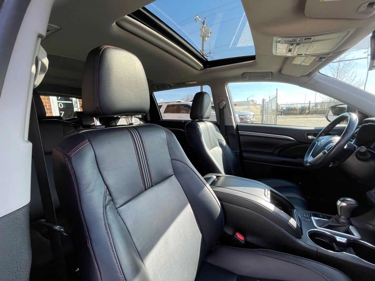 2019 Toyota Highlander - Image 29