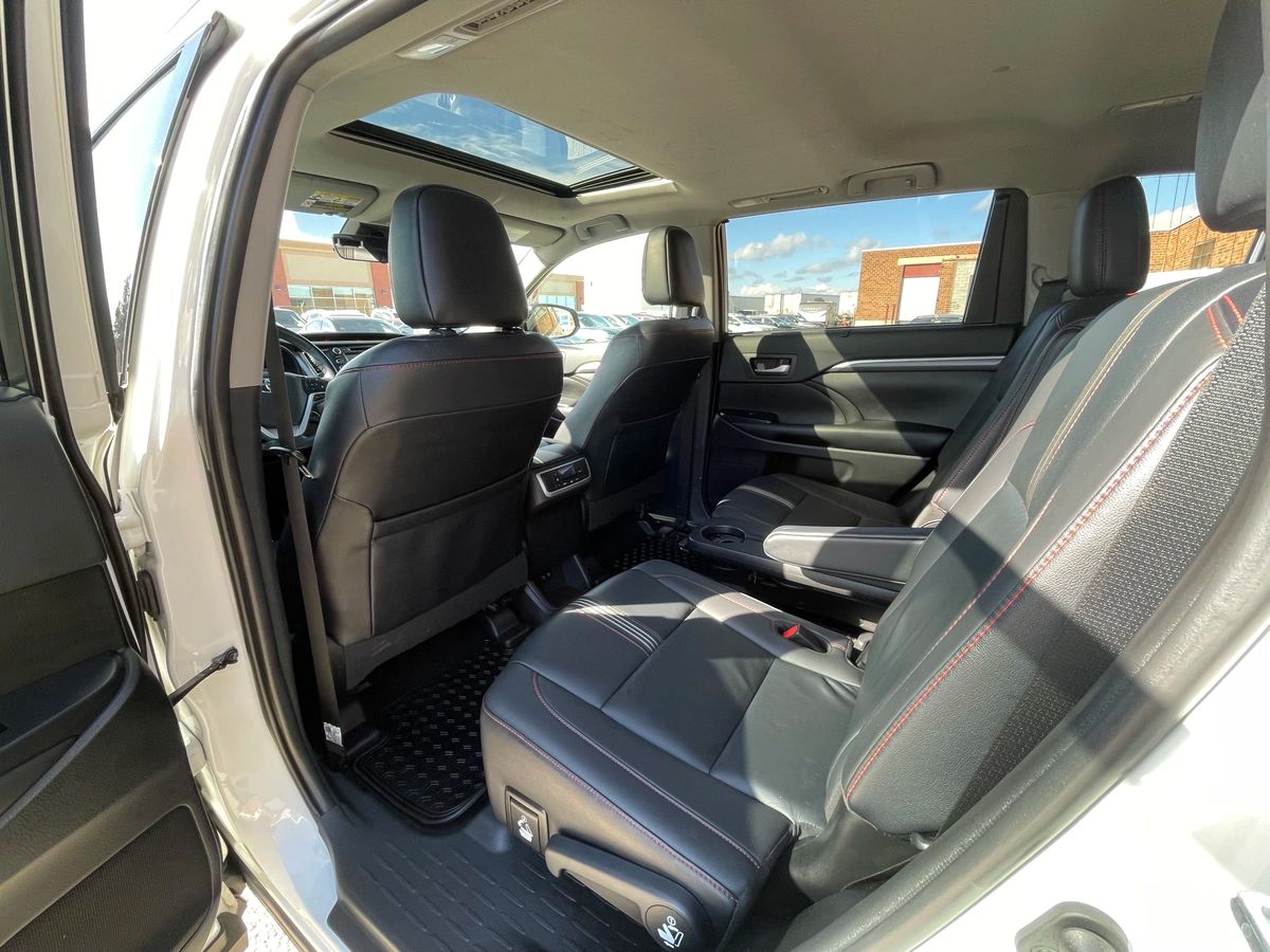 2019 Toyota Highlander - Image 14
