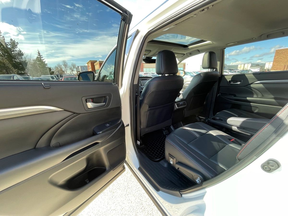 2019 Toyota Highlander - Image 15