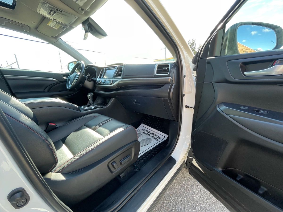 2019 Toyota Highlander - Image 26