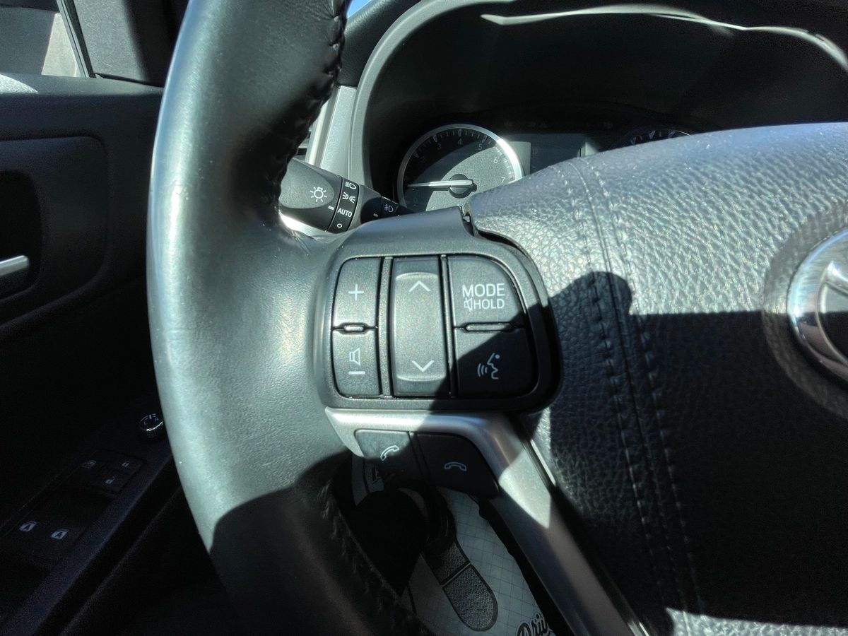 2019 Toyota Highlander - Image 34