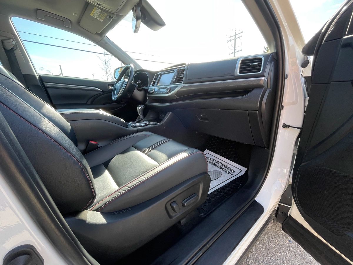 2019 Toyota Highlander - Image 28