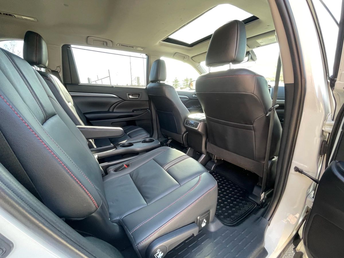 2019 Toyota Highlander - Image 24