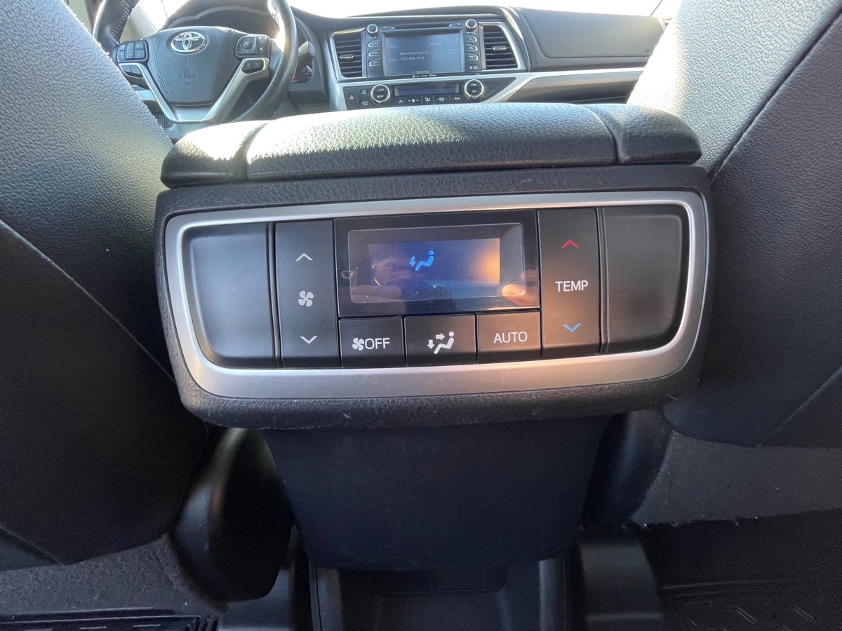 2019 Toyota Highlander - Image 17