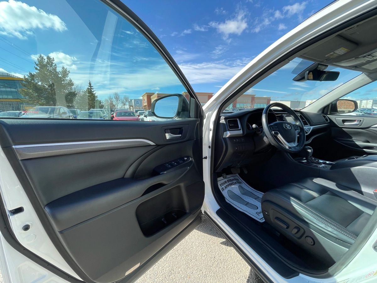 2019 Toyota Highlander - Image 13
