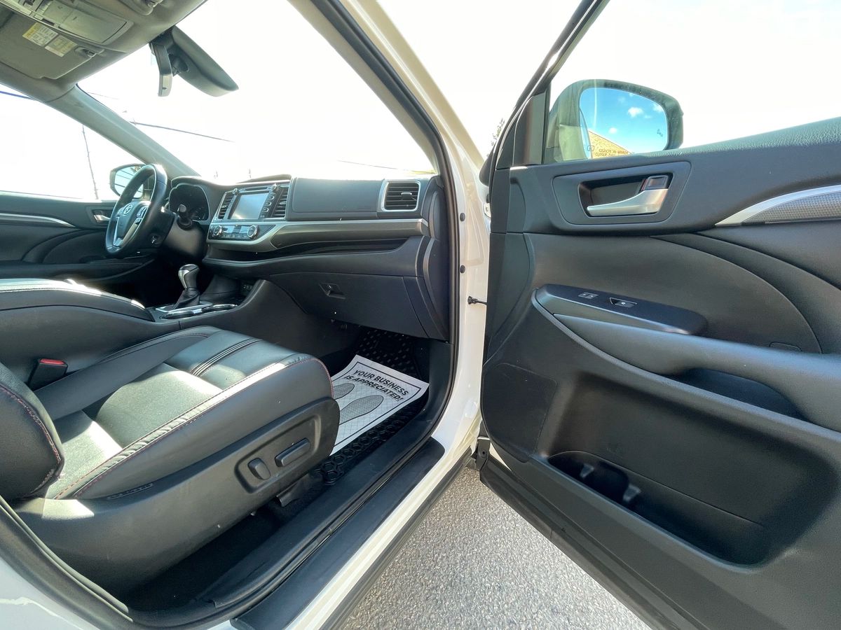 2019 Toyota Highlander - Image 27