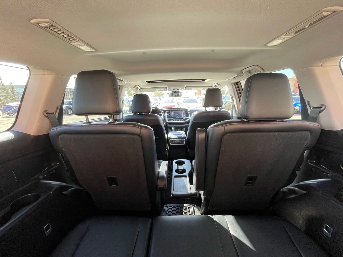 2019 Toyota Highlander - Image 22