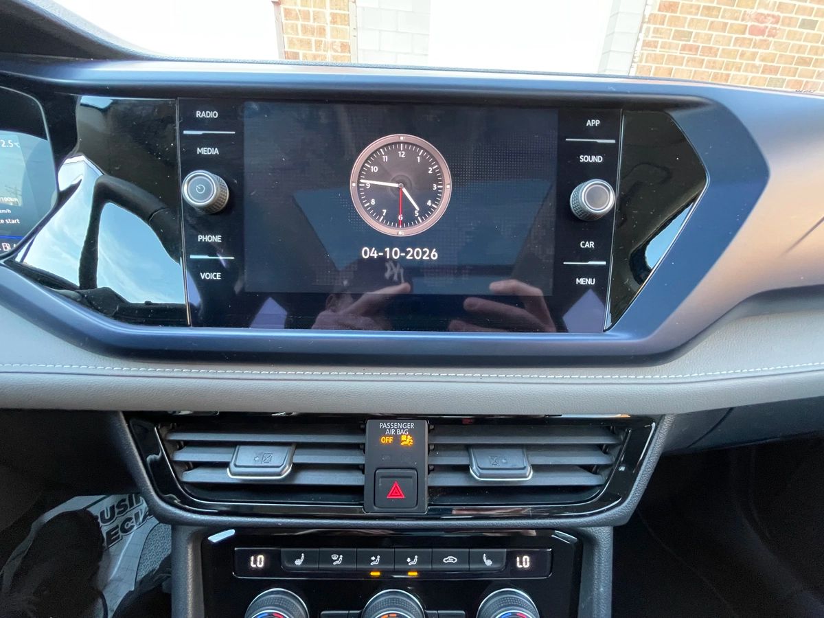 2024 Volkswagen Taos - Image 28