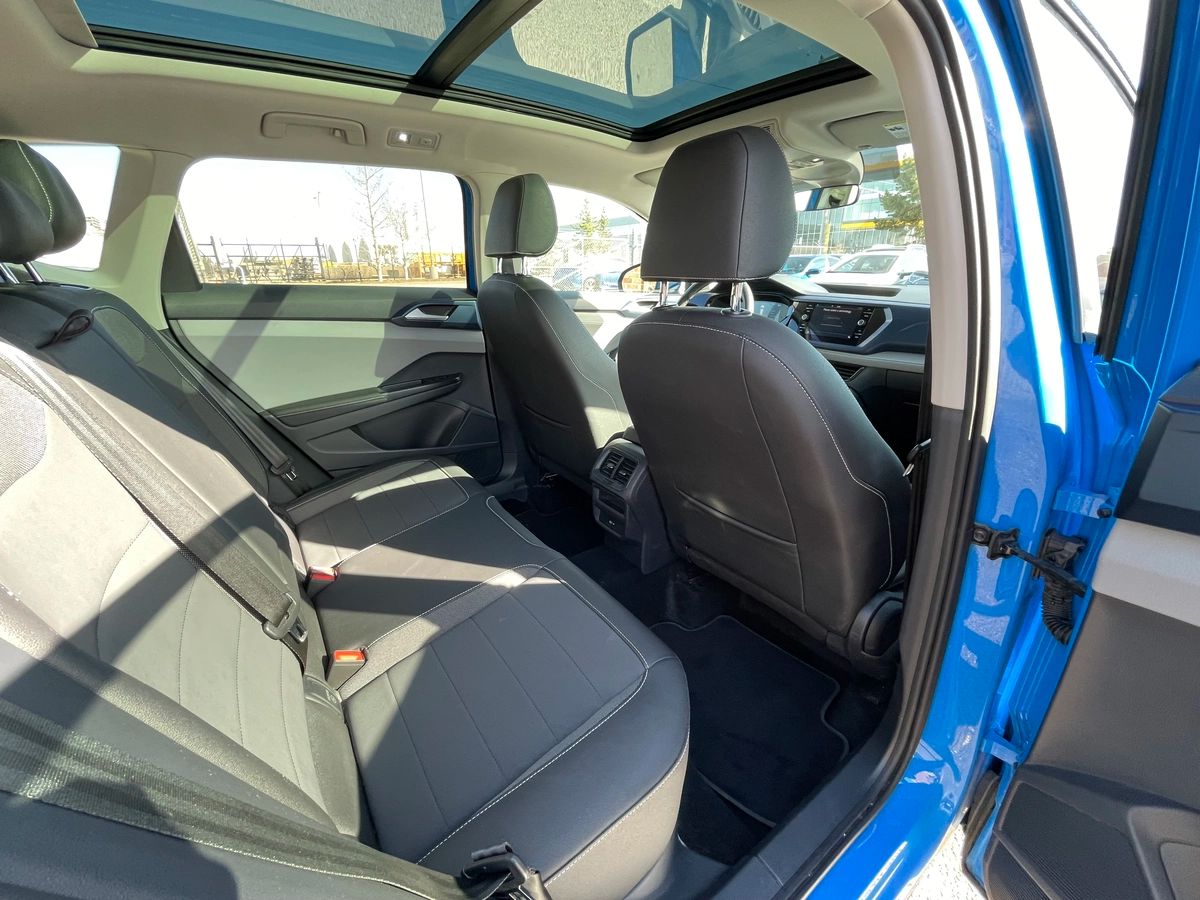 2024 Volkswagen Taos - Image 21