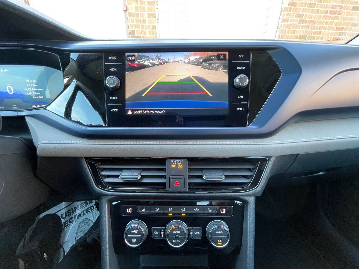 2024 Volkswagen Taos - Image 29