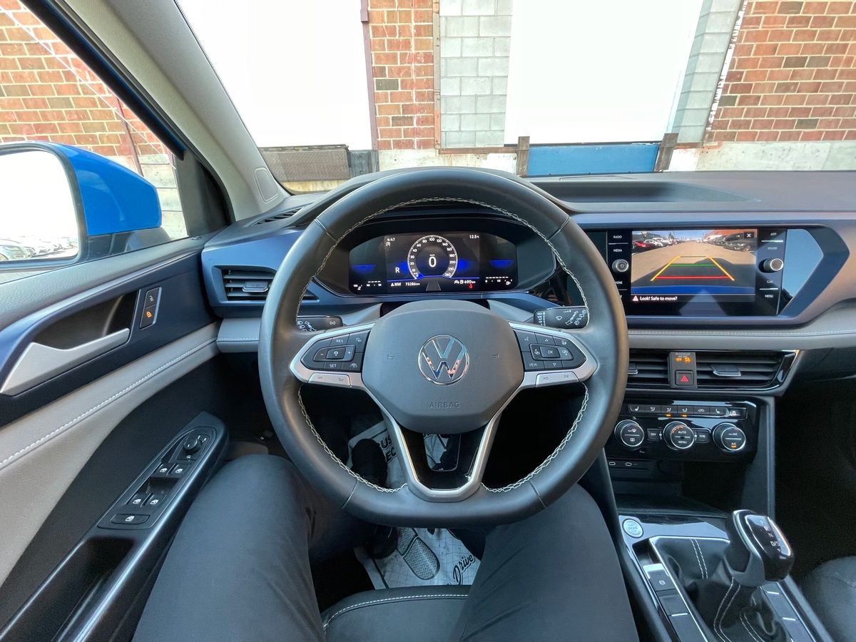 2024 Volkswagen Taos - Image 33